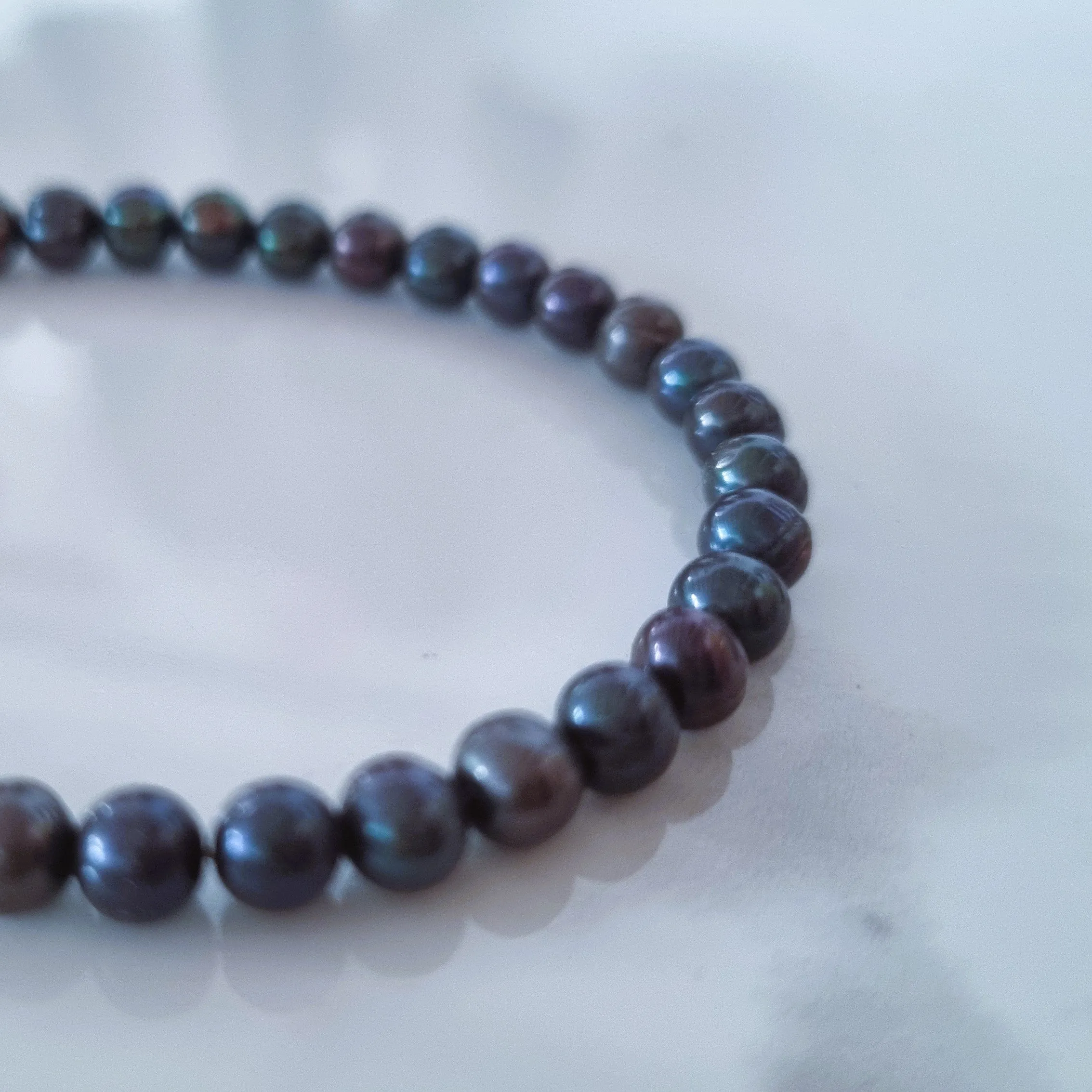 Black fresh water pearls bracelet