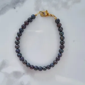 Black fresh water pearls bracelet