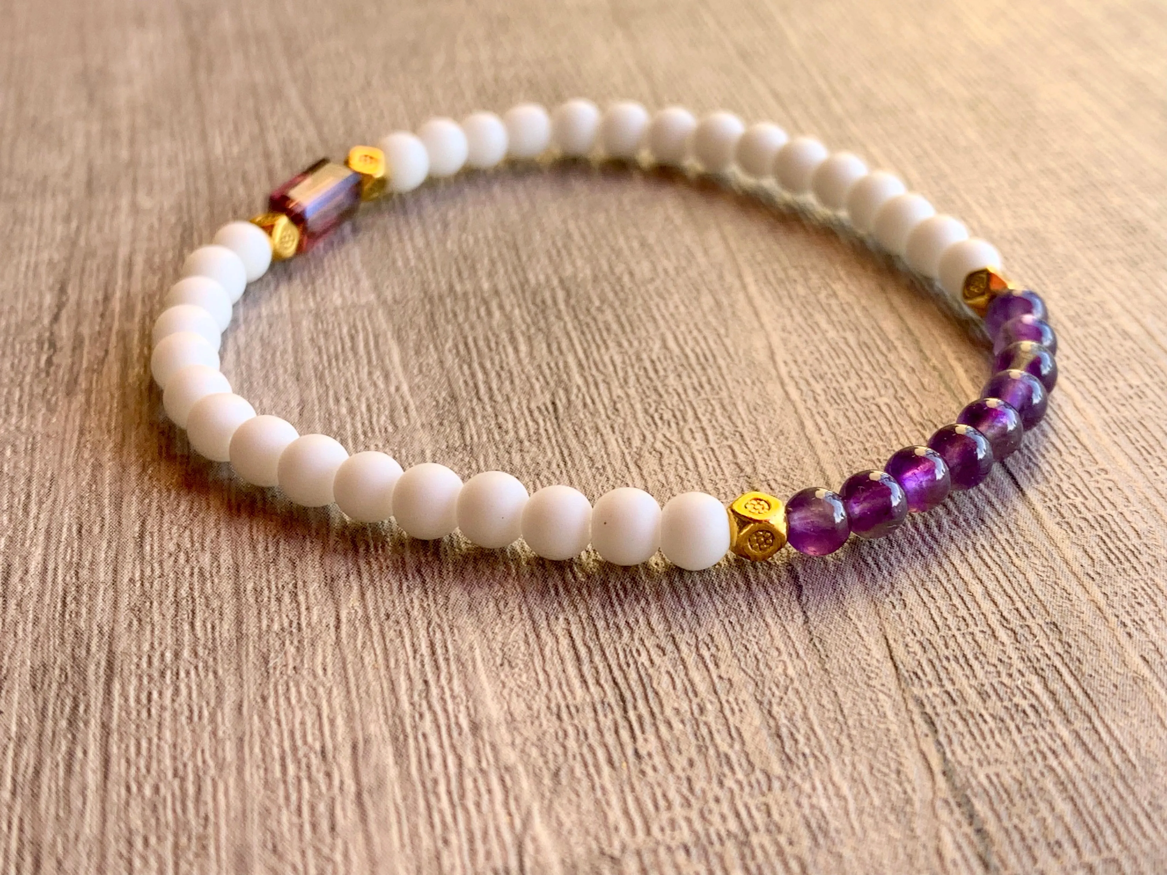 Emily Handmade White Matte Agate, Amethyst, and Austrian Crystal Expandable Bracelet