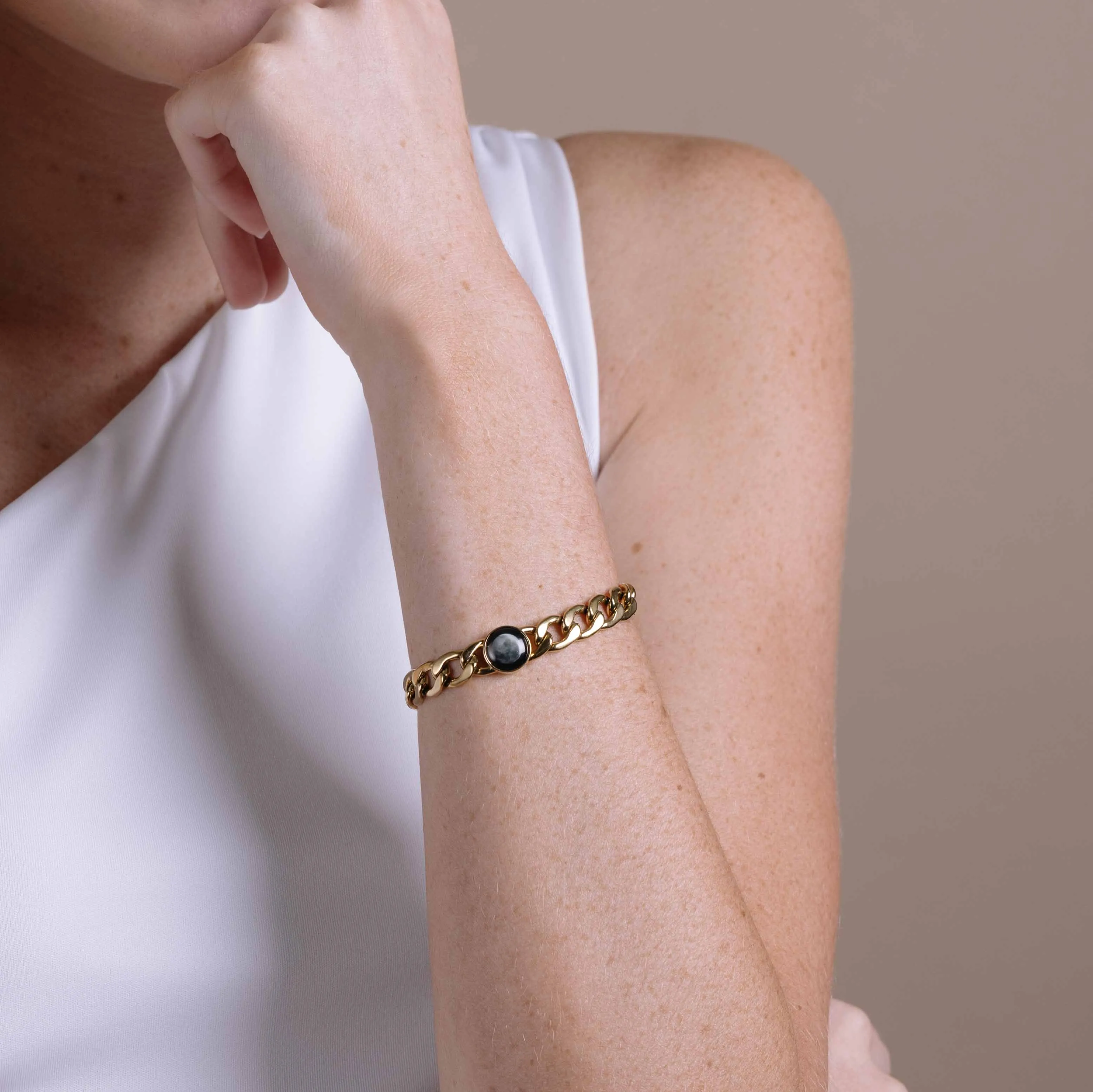 Lunar Curb Link Bracelet in Gold