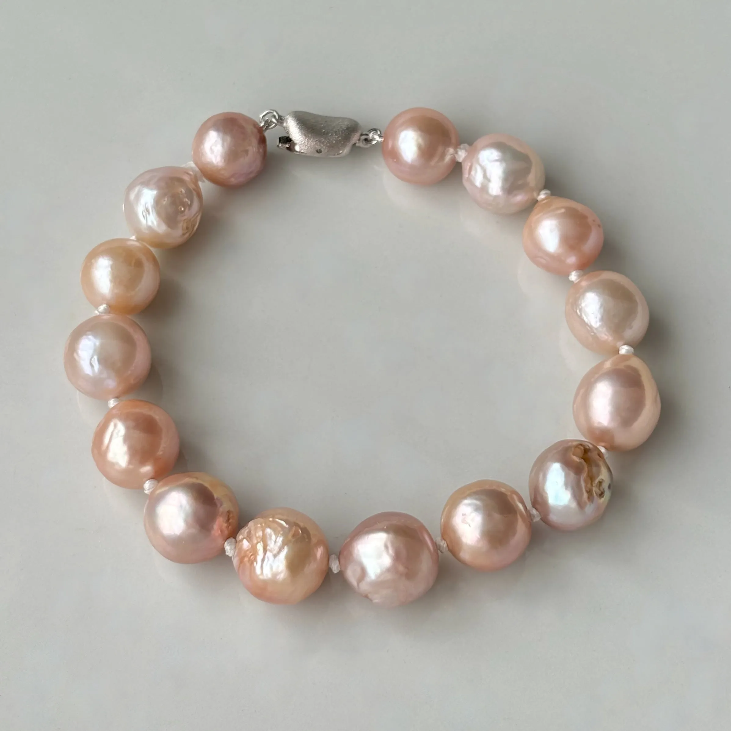 soft petal color Japan Kasumi pearl bracelet