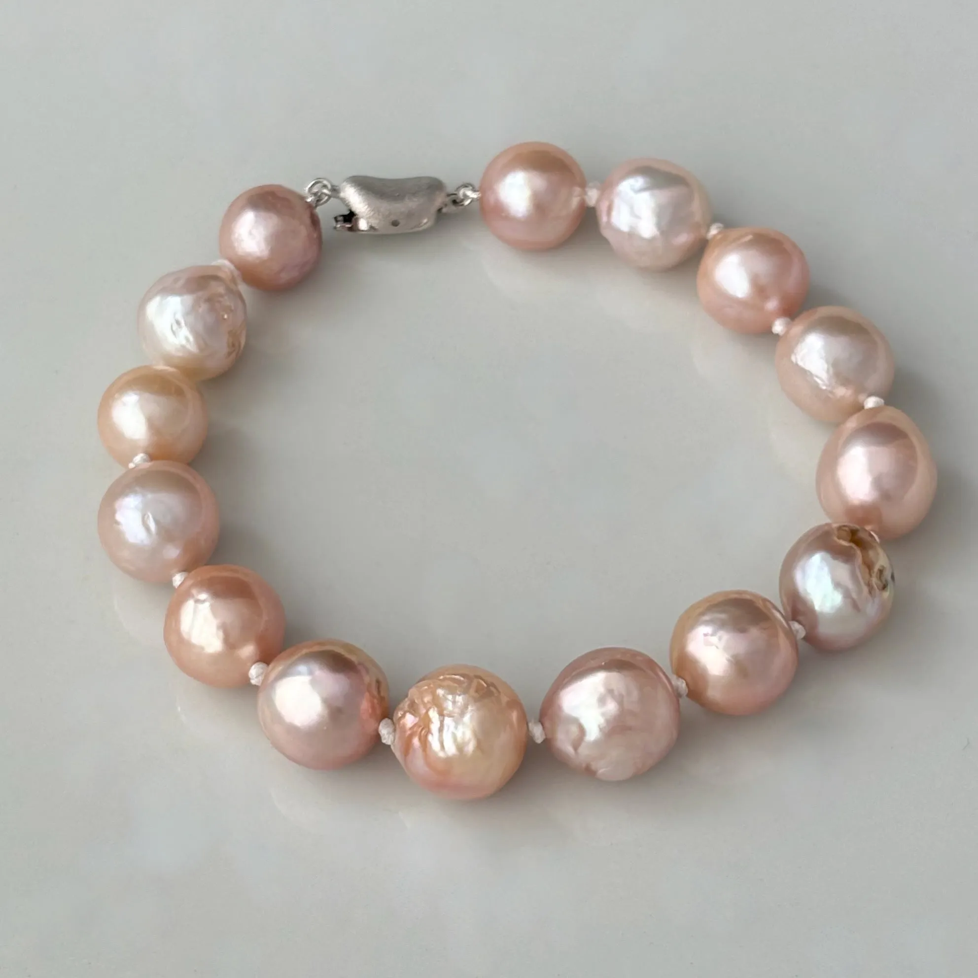 soft petal color Japan Kasumi pearl bracelet