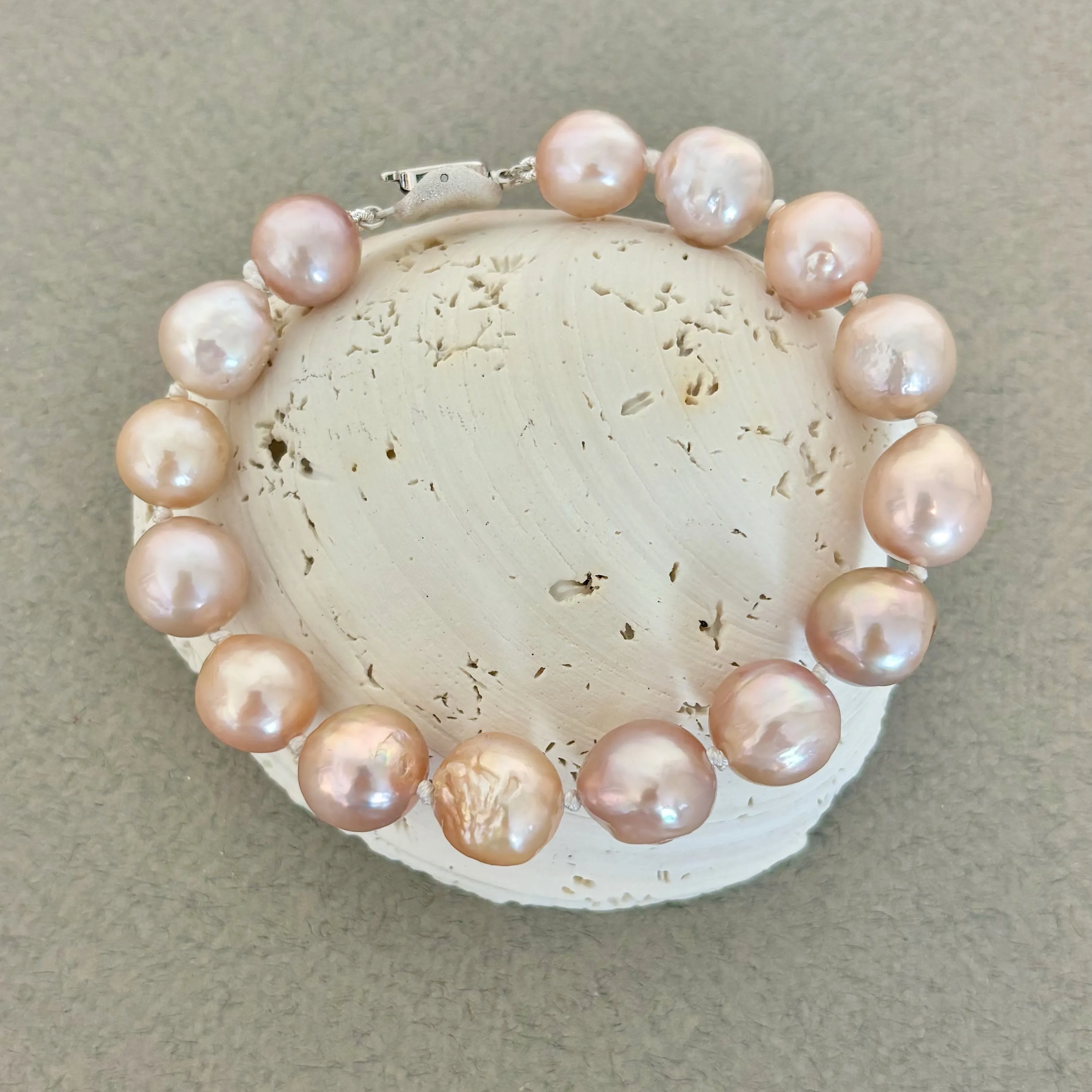 soft petal color Japan Kasumi pearl bracelet