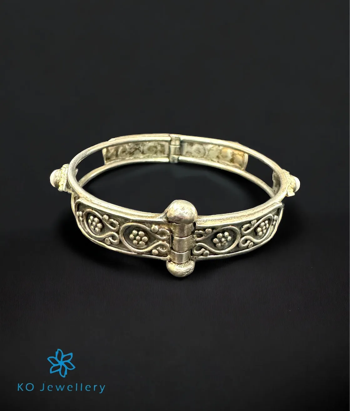 The Aadhya Silver Antique Openable Bracelet (Size 2.4)