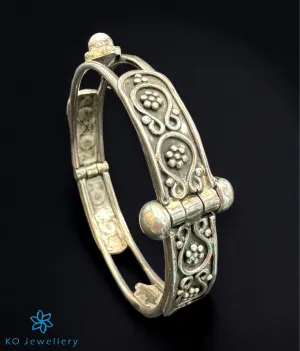 The Aadhya Silver Antique Openable Bracelet (Size 2.4)