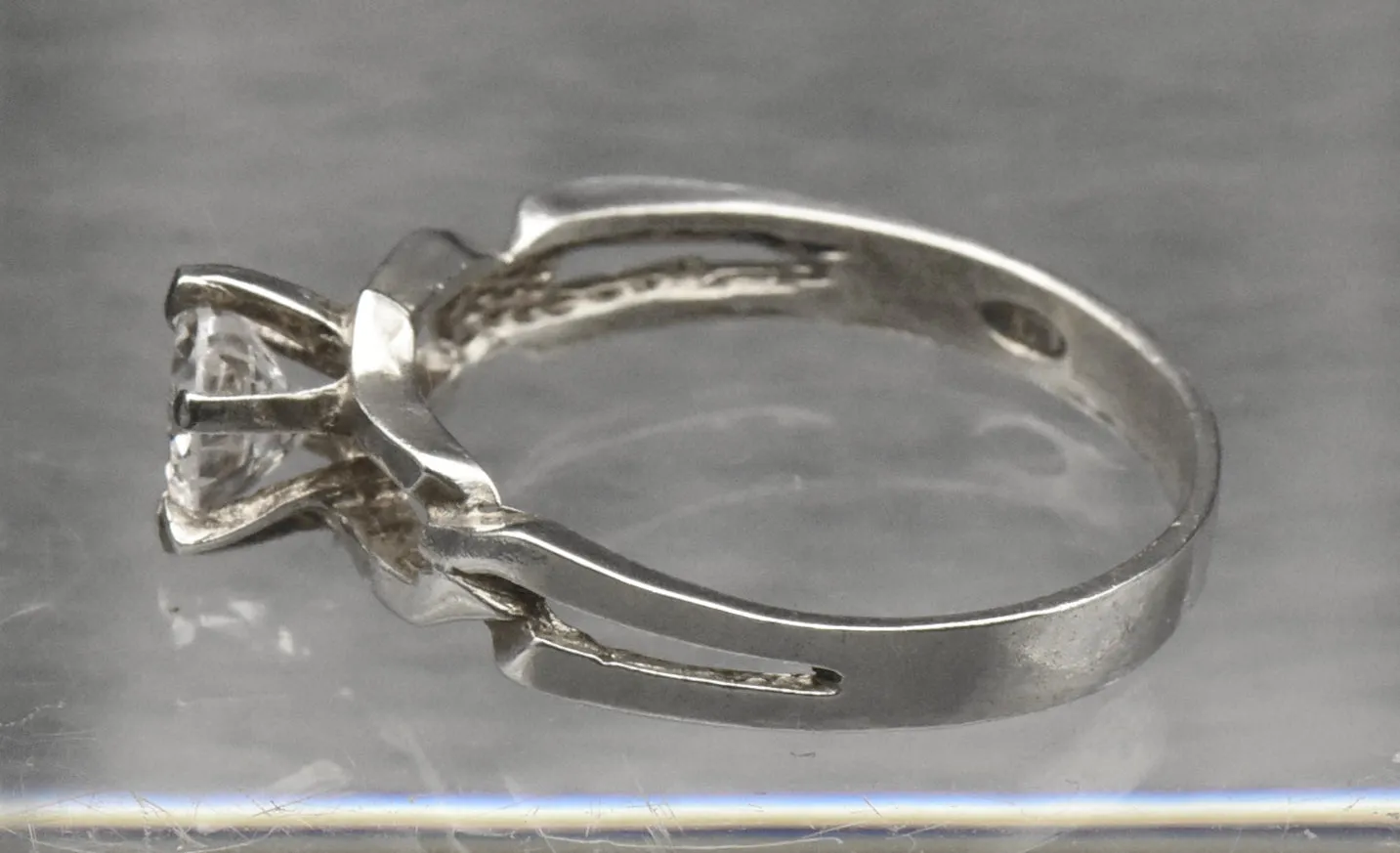 Vintage Sterling Silver Unique Shank Cubic Zirconia Ring - Size 8.5